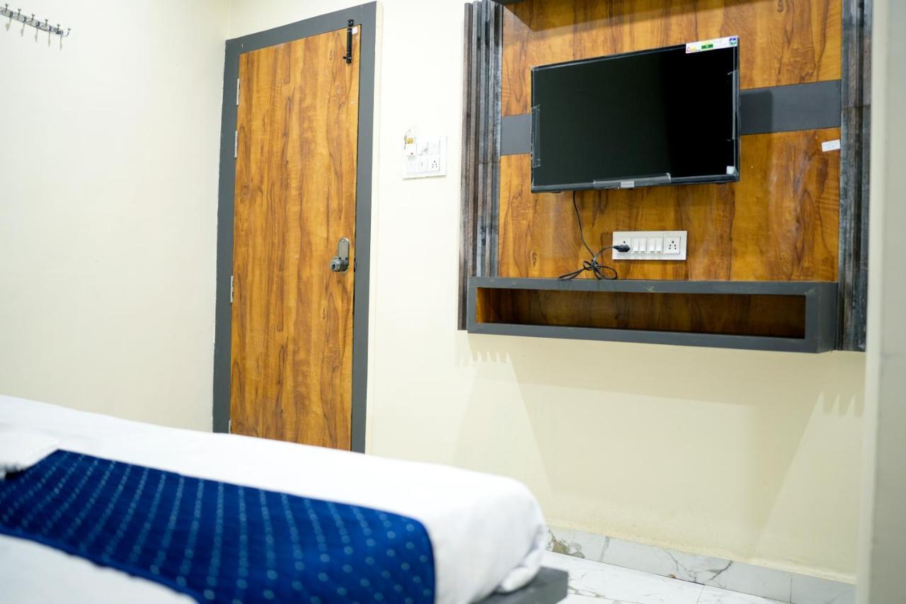 Hotel Mahalok Palace Ujjain Bagian luar foto