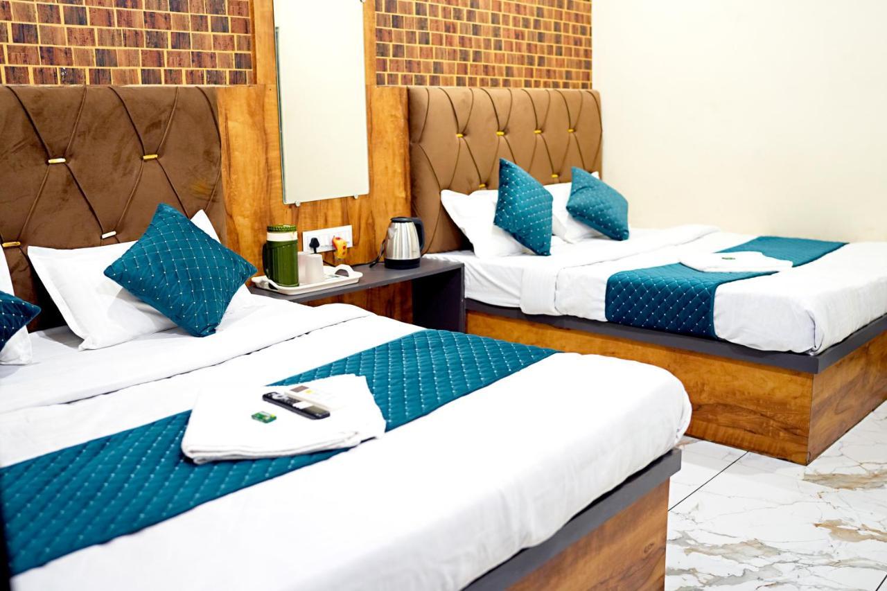 Hotel Mahalok Palace Ujjain Bagian luar foto