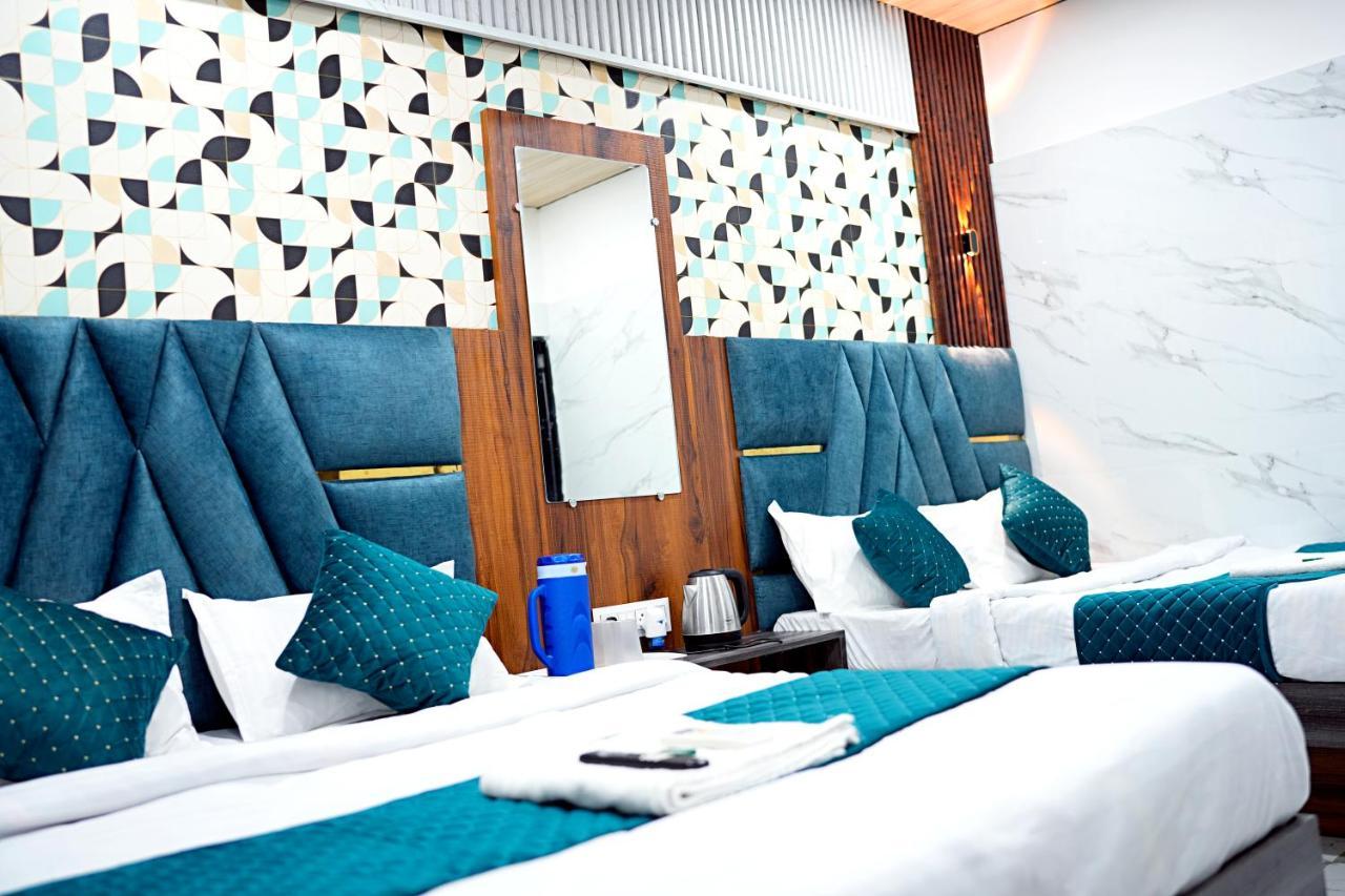 Hotel Mahalok Palace Ujjain Bagian luar foto