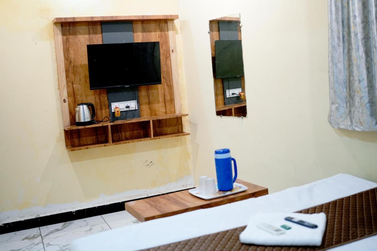 Hotel Mahalok Palace Ujjain Bagian luar foto