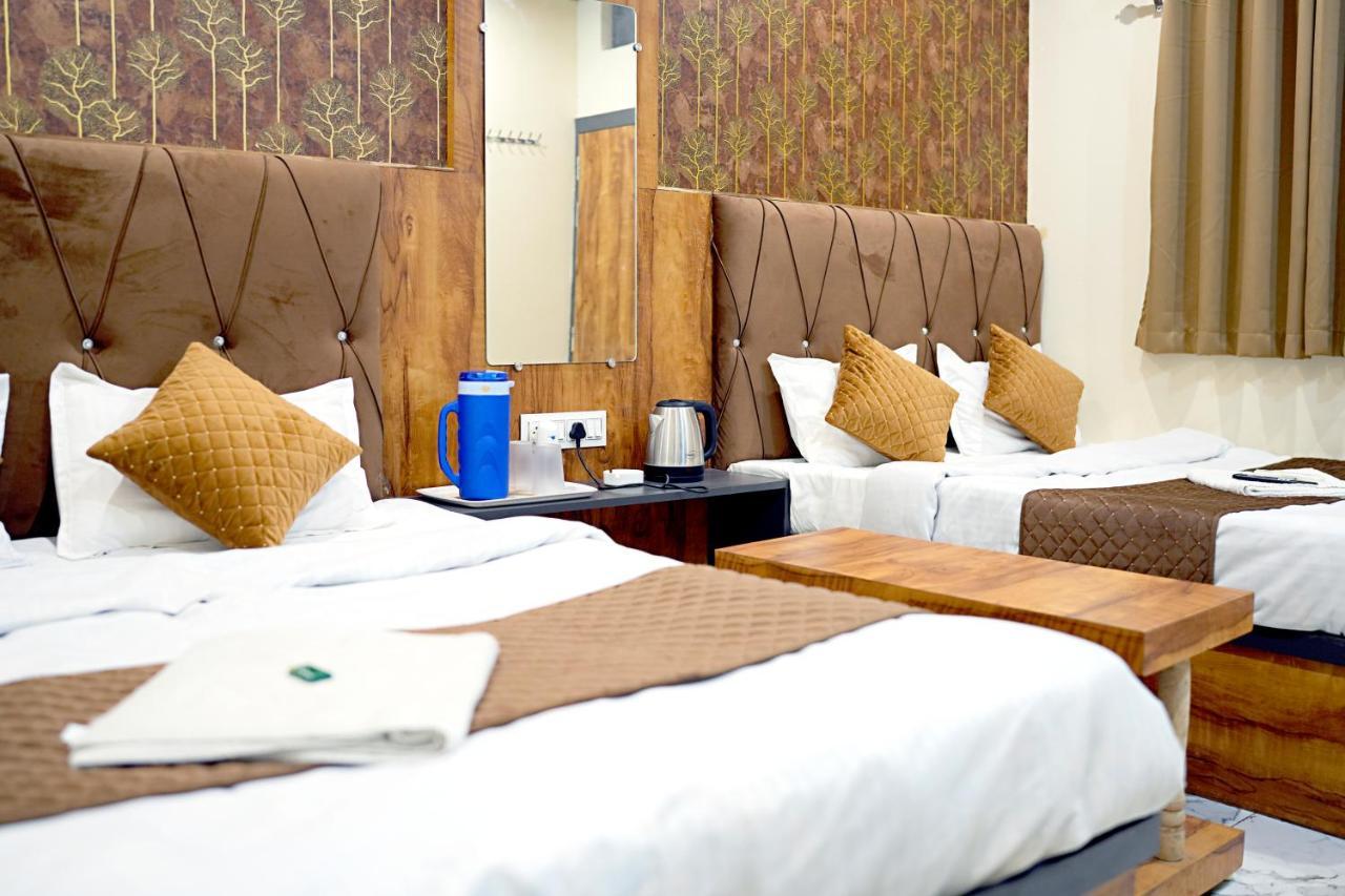 Hotel Mahalok Palace Ujjain Bagian luar foto