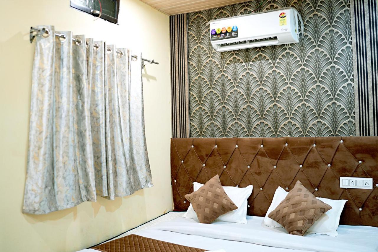 Hotel Mahalok Palace Ujjain Bagian luar foto