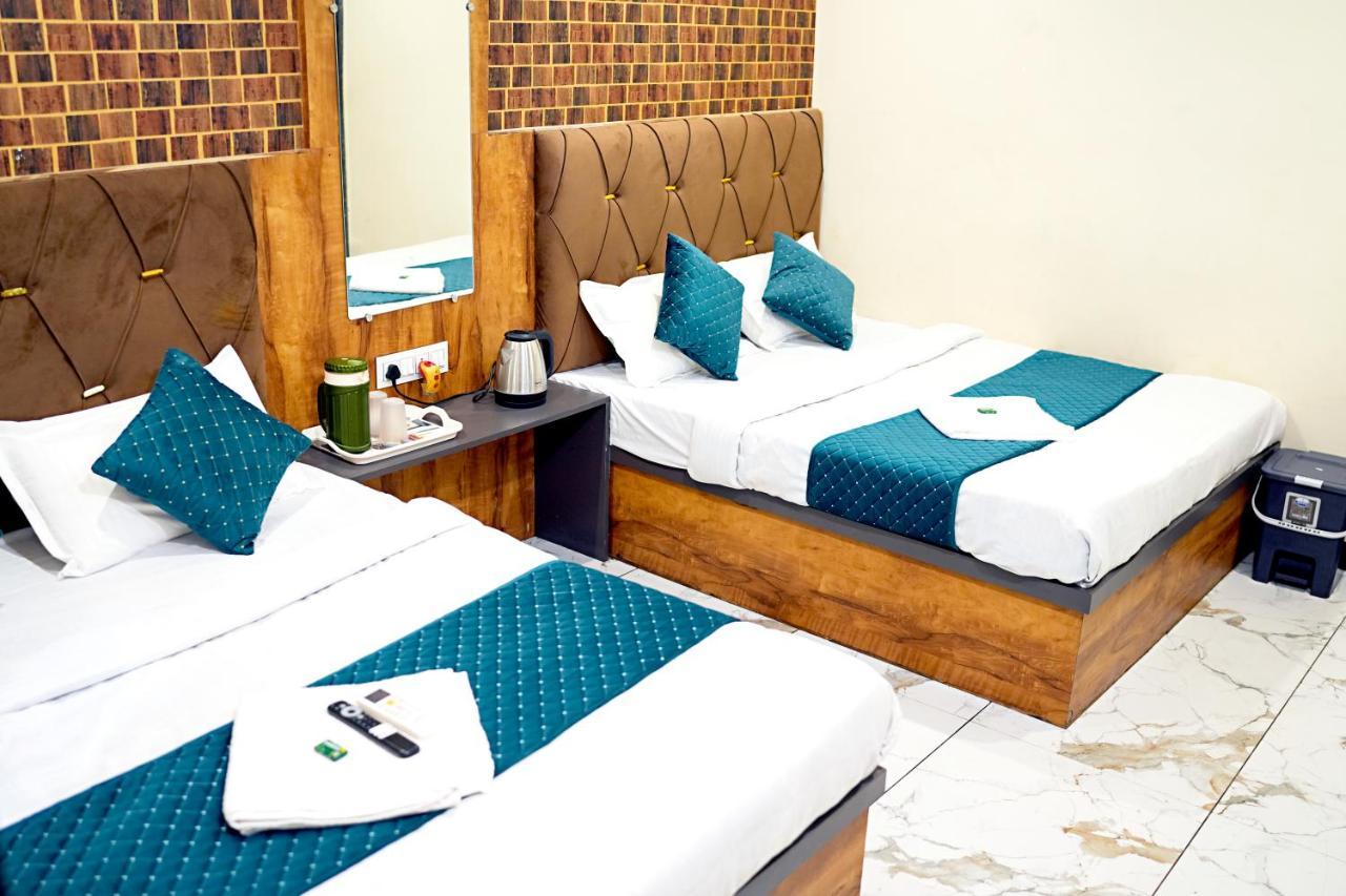 Hotel Mahalok Palace Ujjain Bagian luar foto