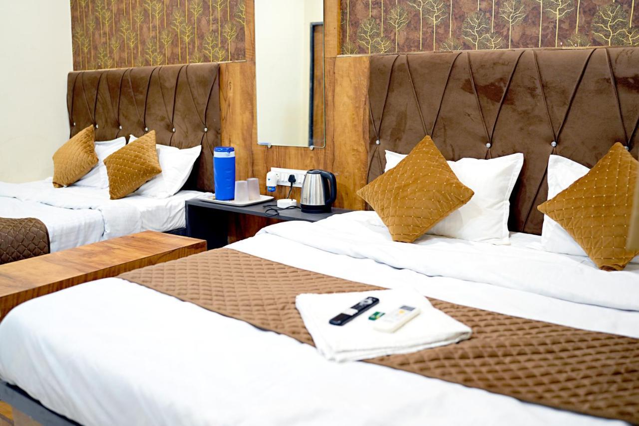 Hotel Mahalok Palace Ujjain Bagian luar foto