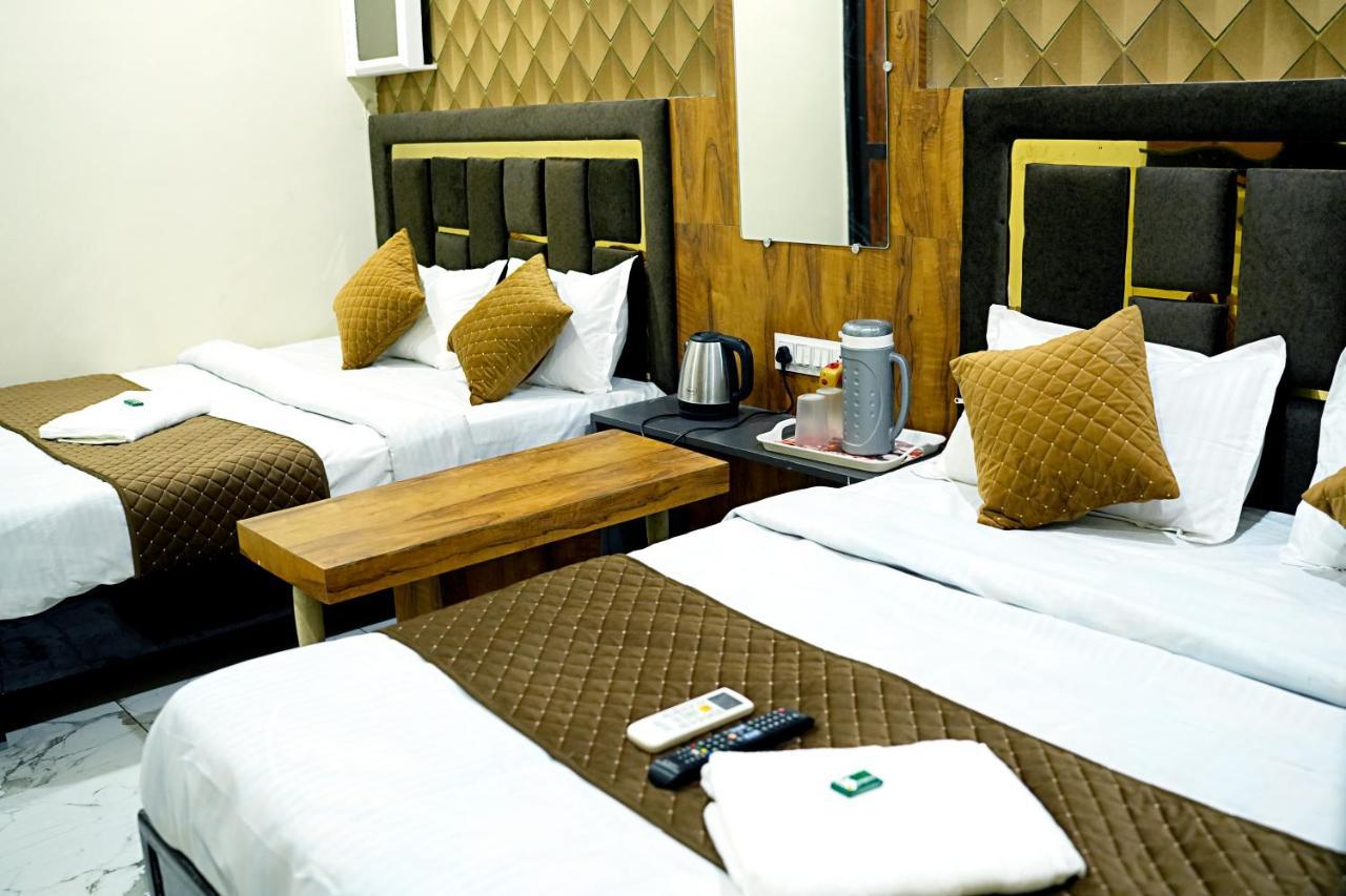 Hotel Mahalok Palace Ujjain Bagian luar foto