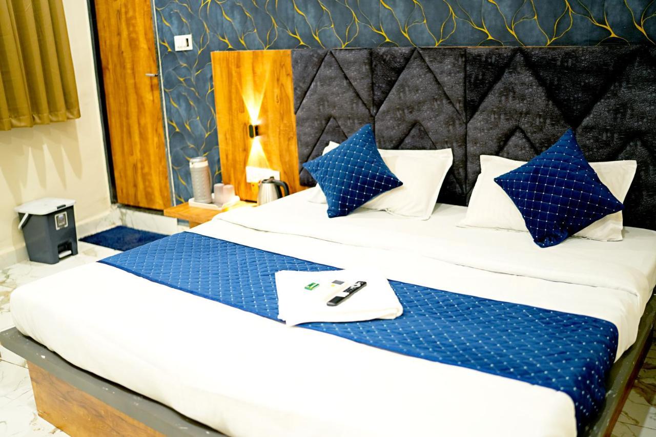 Hotel Mahalok Palace Ujjain Bagian luar foto