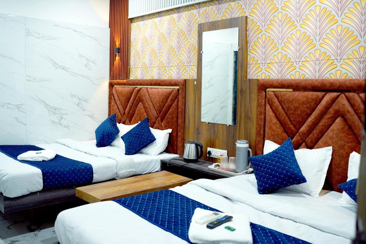 Hotel Mahalok Palace Ujjain Bagian luar foto