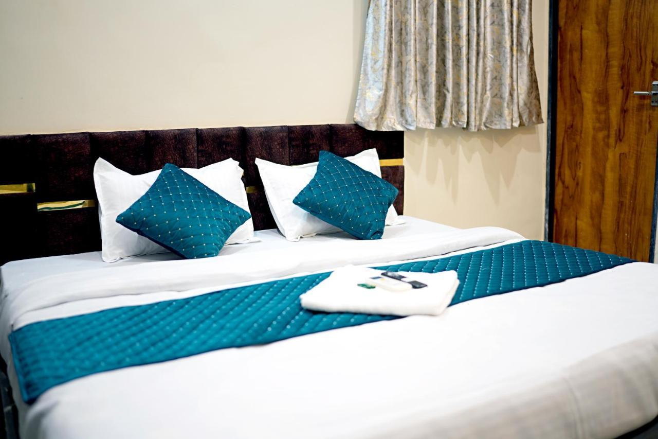 Hotel Mahalok Palace Ujjain Bagian luar foto
